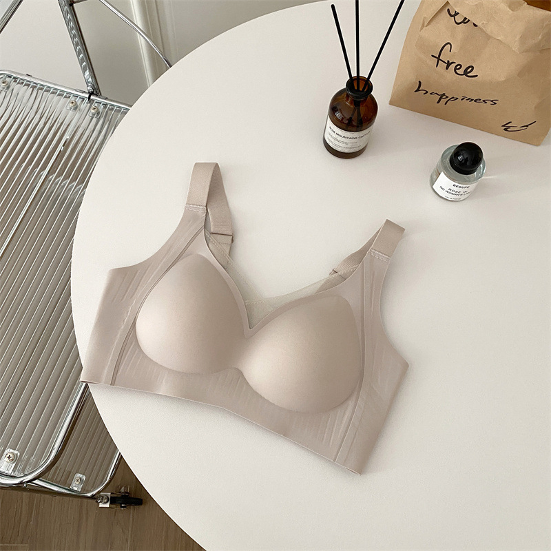 Najlon grudnjak s 3/4 tankim oblikovanim košaricama, fiksni dvostruki naramenici, stražnje četiri kopče, podstava Spandex 30–50%