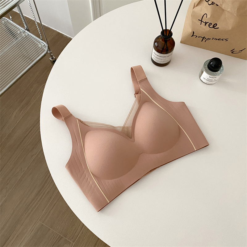 Najlon grudnjak s 3/4 tankim oblikovanim košaricama, fiksni dvostruki naramenici, stražnje četiri kopče, podstava Spandex 30–50%