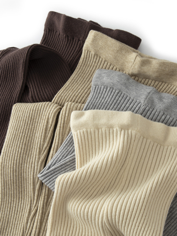 Ženske tople pletene hlače od materijala Andy Velvet, poliester 90–95%, duljina 9/10, uski kroj, zadržavaju toplinu