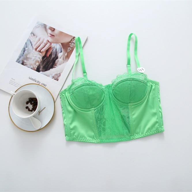 Push-Up čipkovaná podprsenka s tenkými tvarovanými košíčkami, košíky 3/4, bočná výstuž, pevné dvojité ramienka