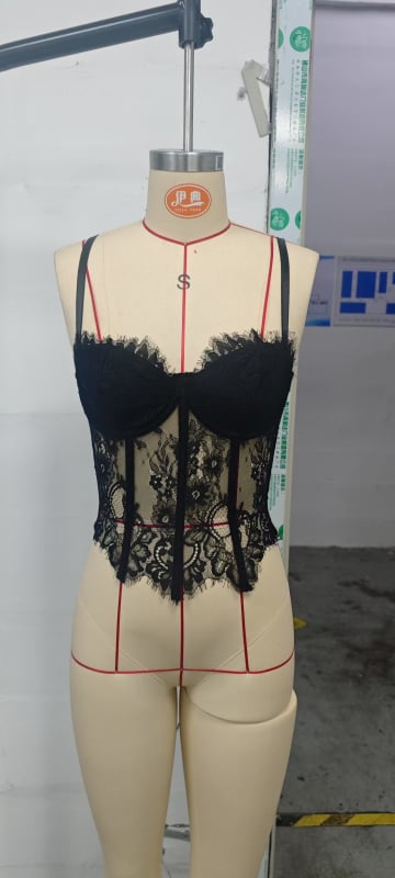 Top Naisen cu bretele, stil sling, croială slim, lungime scurtă 40–50 cm, imprimeu plante și flori