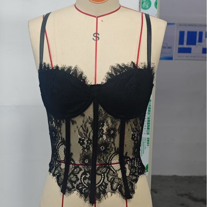 Top Naisen cu bretele, stil sling, croială slim, lungime scurtă 40–50 cm, imprimeu plante și flori