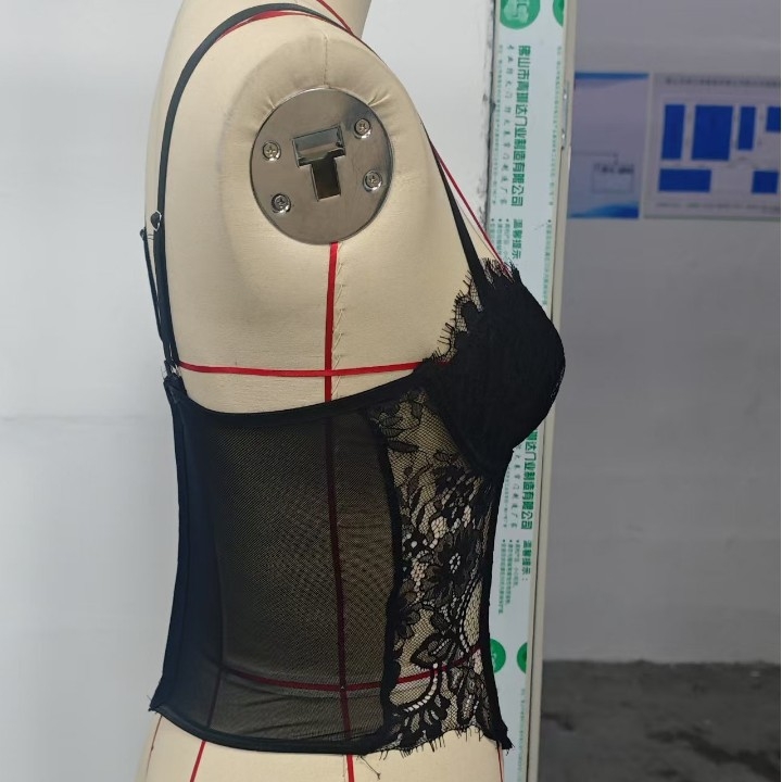 Top Naisen cu bretele, stil sling, croială slim, lungime scurtă 40–50 cm, imprimeu plante și flori