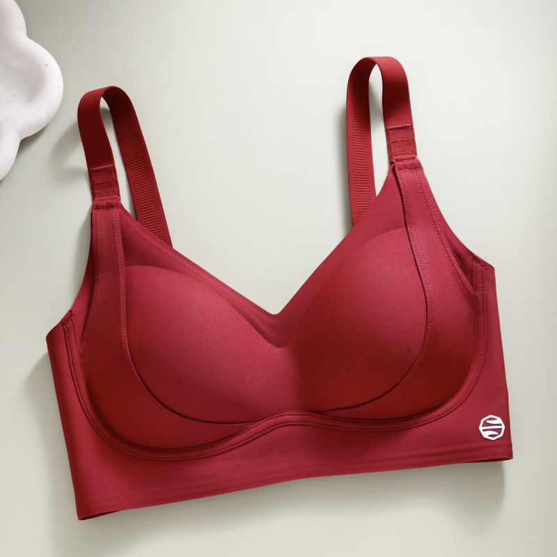 Сутиен от нейлонова материя, средно оформена чашка, фиксирани двойни презрамки, задни три реда закопчалки, повдигащ и регулиращ дизайн