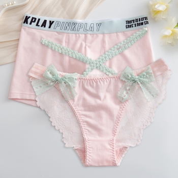 Muške boxerice niskog struka s mašnicom i ženske gaćice s floralnim printom – parni set