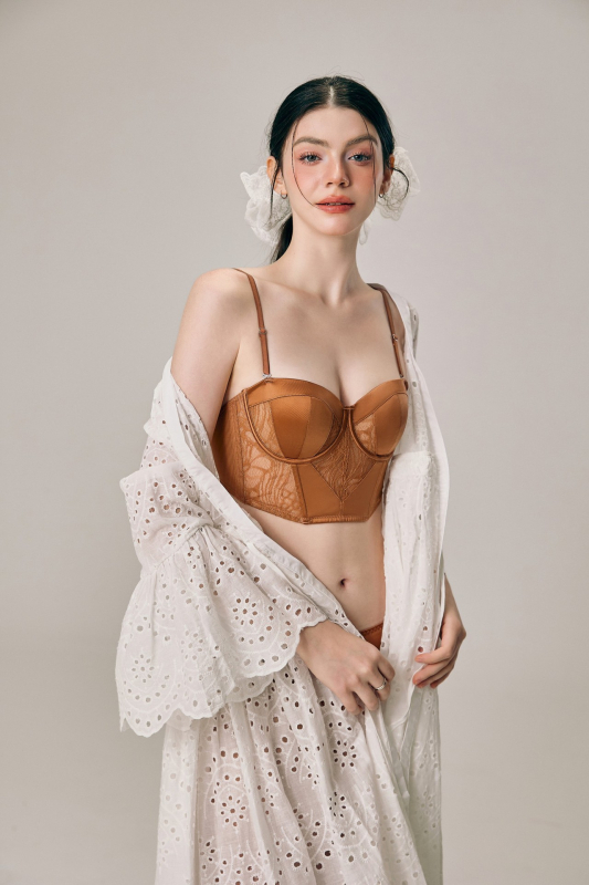 Бюстие с леопардов принт и костички, нейлон/полиамид, пълна чашка с тънки формообразуващи чаши, подплата Modal, задна закопчалка с четири реда куки