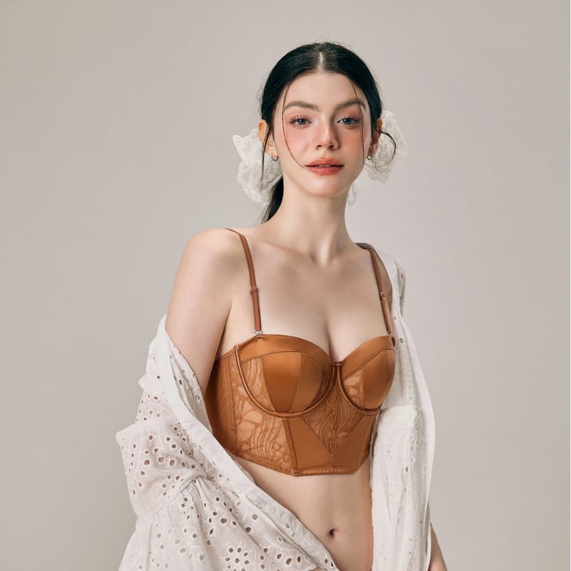 Бюстие с леопардов принт и костички, нейлон/полиамид, пълна чашка с тънки формообразуващи чаши, подплата Modal, задна закопчалка с четири реда куки