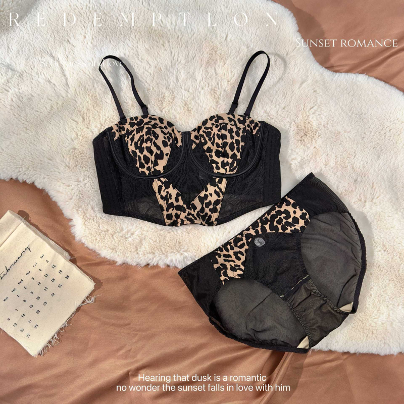 Бюстие с леопардов принт и костички, нейлон/полиамид, пълна чашка с тънки формообразуващи чаши, подплата Modal, задна закопчалка с четири реда куки