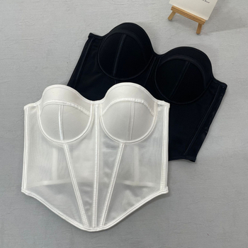 Мрежест корсет‑бюстгальтер за оформяне с рибени кости, четири реда закопчаване на гърба, подвижни двойни презрамки, чаши от памук; основен плат полиестер 90–95%; дишащ и оформящ