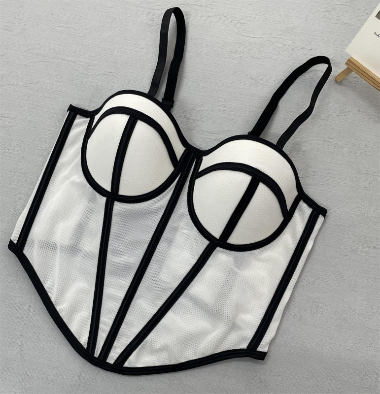 Мрежест корсет‑бюстгальтер за оформяне с рибени кости, четири реда закопчаване на гърба, подвижни двойни презрамки, чаши от памук; основен плат полиестер 90–95%; дишащ и оформящ