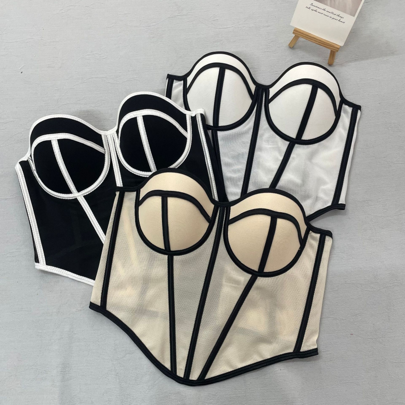 Мрежест корсет‑бюстгальтер за оформяне с рибени кости, четири реда закопчаване на гърба, подвижни двойни презрамки, чаши от памук; основен плат полиестер 90–95%; дишащ и оформящ