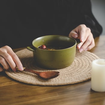 Jaapani stiilis keraamiline supika kahe käepidemega, ümmargune, värvilise glasuuriga, mikrolaineahjus sobiv