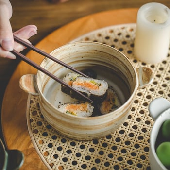 Jaapani stiilis keraamiline supika kahe käepidemega, ümmargune, värvilise glasuuriga, mikrolaineahjus sobiv