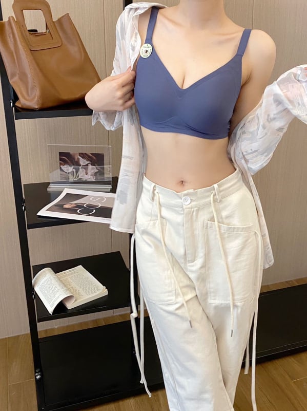 Bešveidė liemenėlė dideliems dydžiams, 3/4 puodelio forma, plonas formavimas, fiksuoti dirželiai, nugaros trijų eilių užsegimas