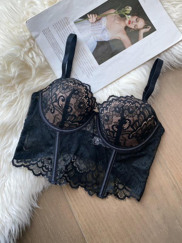 Pamut anyagú melltartó szett; csészeforma: felül vékony, alul vastag; fix dupla vállpántok; hátul három sor kapocsos zár