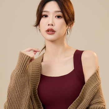 Női nejlonból készült termikus felső beépített melltartóval és párnákkal a mellekhez, hátsó tartással, velúr bélés, antibakteriális, őszi-téli