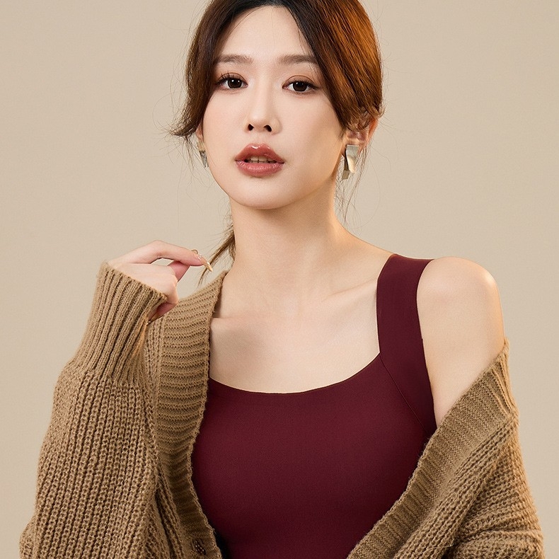 Női nejlonból készült termikus felső beépített melltartóval és párnákkal a mellekhez, hátsó tartással, velúr bélés, antibakteriális, őszi-téli