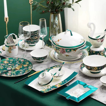 Jun Porcelán csontporcelán négy darabos étkészlet, kerek forma, virágmintázat, mikrohullámú sütőbe tehető