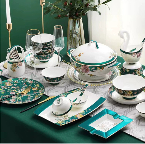 Jun Porcelán csontporcelán négy darabos étkészlet, kerek forma, virágmintázat, mikrohullámú sütőbe tehető