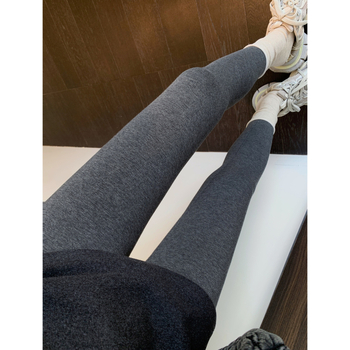 Női téli leggings fleece-béléssel, fenékemelő, szűk szabás, közepes vastagságú, egyszínű minta