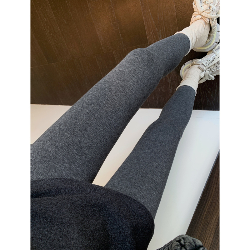Női téli leggings fleece-béléssel, fenékemelő, szűk szabás, közepes vastagságú, egyszínű minta
