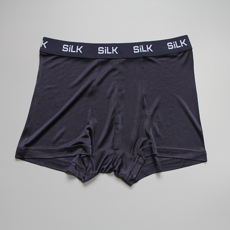 Férfiaknak szóló Mulberry Silk selyem boxeralsónemű, középső derekú, légáteresztő, kötött anyag, hímzett dizájn