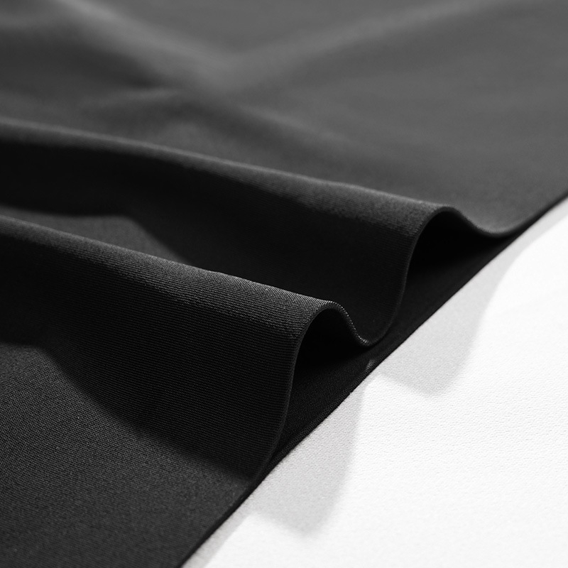 Női csipkés időszakos fehérnemű, középmagas derekú, négy rétegű szivárgásmentes kialakítás, fő anyag 90% nylon, ágyéknál 100% pamut, jacquard szövés