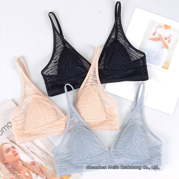 Prancūziško stiliaus belaidė tinklinė liemenėlė, 3/4 kaušeliai, plonos formuojančios kaušelius, fiksuotos dvigubos petnešėlės, nugaros trijų eilių uždarymas