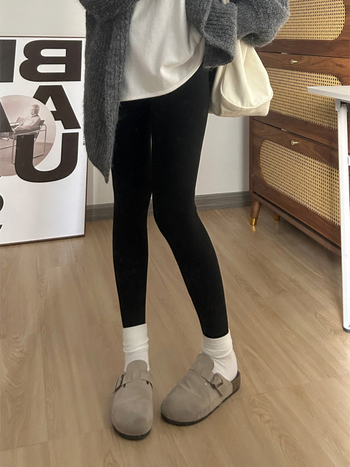 Leggings od kationičnog materijala, mikroelastični, slobodan kroj, udio glavne tkanine 50-70%, Proljeće 2024