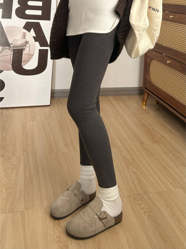 Leggings od kationičnog materijala, mikroelastični, slobodan kroj, udio glavne tkanine 50-70%, Proljeće 2024