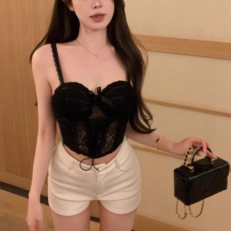 Дантелена камизол с рибена кост, средно оформени чашки, подвижни двойни презрамки, двойно гърбово закопчаване