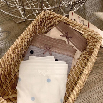 Ženske bezšivne gaćice sa srednjim pojasom i točkastim uzorkom, prozračne i antibakterijske