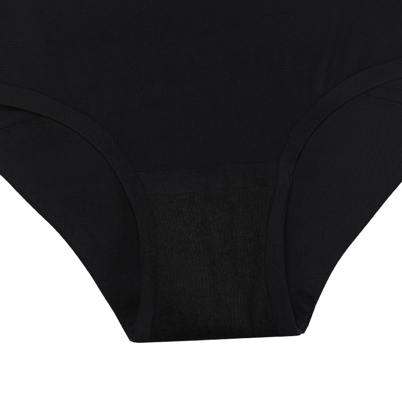 Magas derekú, varrat nélküli női menstruációs alsónemű, négy rétegű szivárgás elleni védelemmel; fő anyag: nylon 85%, ágyék bélés 100% pamut