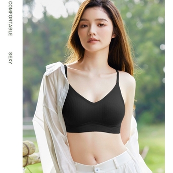 Moters 3D minkštosios atramos bešiu sportinis viršus su pusiau fiksuotomis kaušėlėmis - nailonas, 3/4 kaušelis, fiksuoti dvigubi pečių dirželiai, kvėpuojantis bešuvinis dizainas (Audinys: nailonas; Kaušelis: 3/4; Dirželiai: fiksuoti dvigubi; Kvėpuojantis b