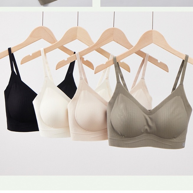 Moters 3D minkštosios atramos bešiu sportinis viršus su pusiau fiksuotomis kaušėlėmis - nailonas, 3/4 kaušelis, fiksuoti dvigubi pečių dirželiai, kvėpuojantis bešuvinis dizainas (Audinys: nailonas; Kaušelis: 3/4; Dirželiai: fiksuoti dvigubi; Kvėpuojantis b