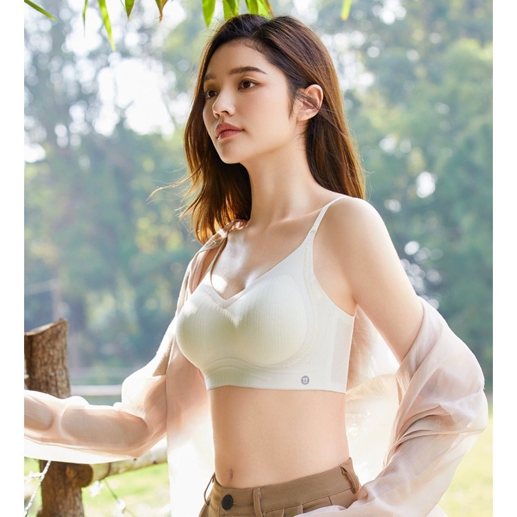 Moters 3D minkštosios atramos bešiu sportinis viršus su pusiau fiksuotomis kaušėlėmis - nailonas, 3/4 kaušelis, fiksuoti dvigubi pečių dirželiai, kvėpuojantis bešuvinis dizainas (Audinys: nailonas; Kaušelis: 3/4; Dirželiai: fiksuoti dvigubi; Kvėpuojantis b