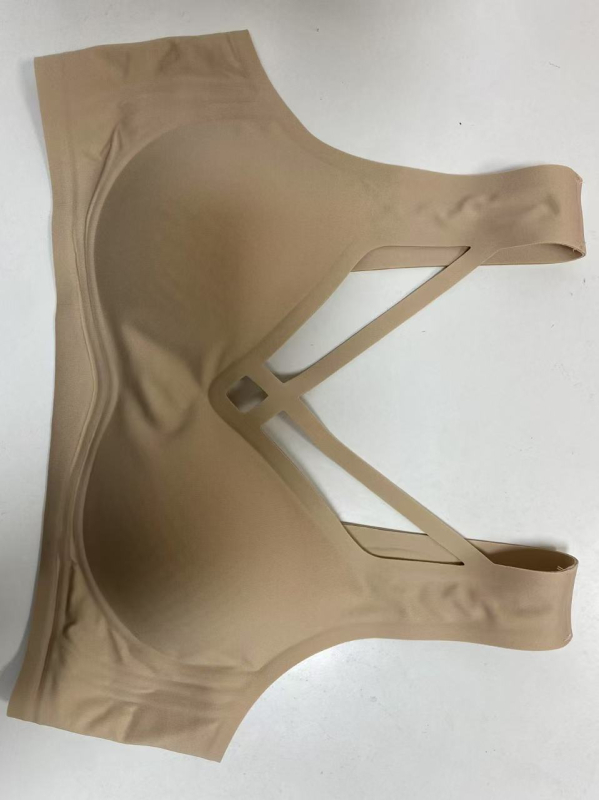 Безшевен бюстгальтер push-up, чашка 3/4, фиксирани двойни презрамки, задно закопчаване с три реда куки