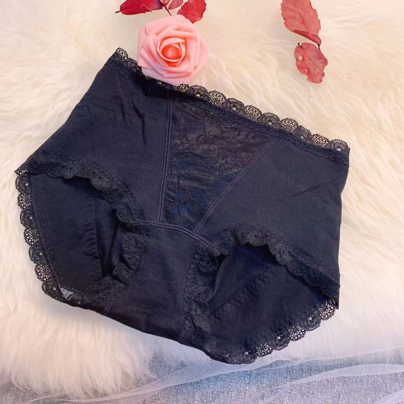 Női középmagas derekú fiziológiai alsónemű modal-spandex anyagból; fő anyag 68% spandex; ágyéktáji bélés 80% pamut.