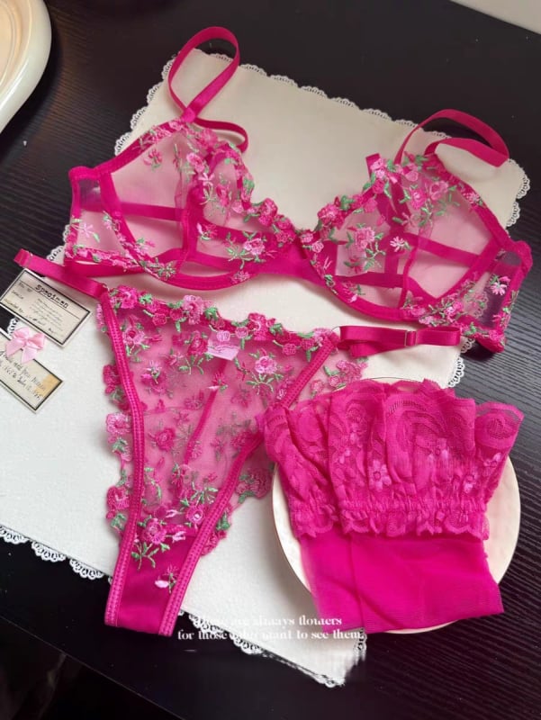 Комплект сутиени с поддържаща тел, чашка 3/4, тънки оформени чашки, фиксирани презрамки, заден двоен катарама