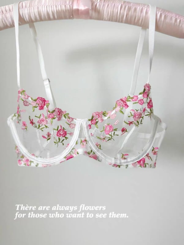 Комплект сутиени с поддържаща тел, чашка 3/4, тънки оформени чашки, фиксирани презрамки, заден двоен катарама