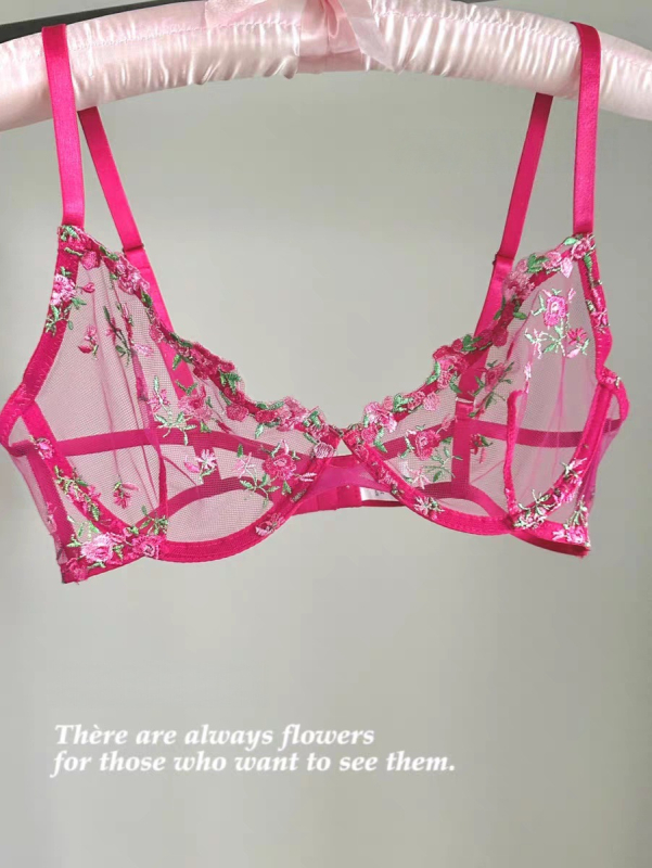 Комплект сутиени с поддържаща тел, чашка 3/4, тънки оформени чашки, фиксирани презрамки, заден двоен катарама