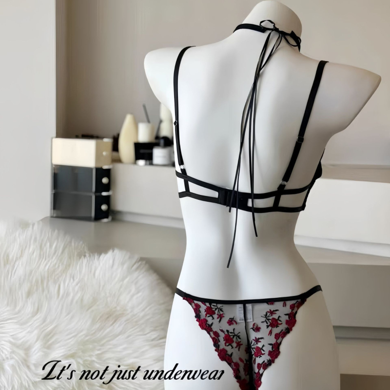 Комплект сутиени с поддържаща тел, чашка 3/4, тънки оформени чашки, фиксирани презрамки, заден двоен катарама