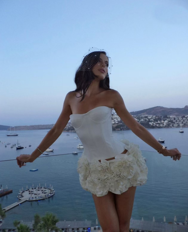 Set top și fustă cu bretele de tip os de pește, top reglabil fără bretele, broderie florală, bumbac-viscoză, primăvară-vară 2025