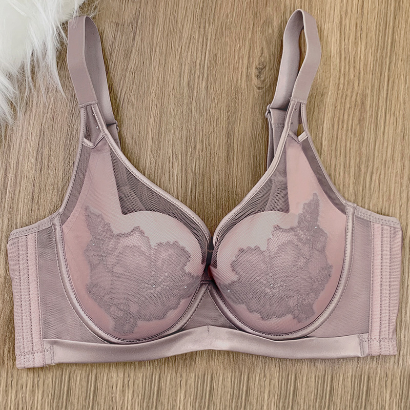 Сутиен сет с дантела, 3/4 чашка, тънки формовани чаши, фиксирани двойни презрамки, закопчаване с четири реда куки