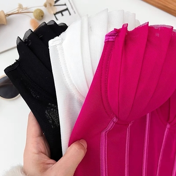 Камизола от нейлон, 70–80% съдържание на нейлон, презрамков дизайн, секси стил, ниско деколте