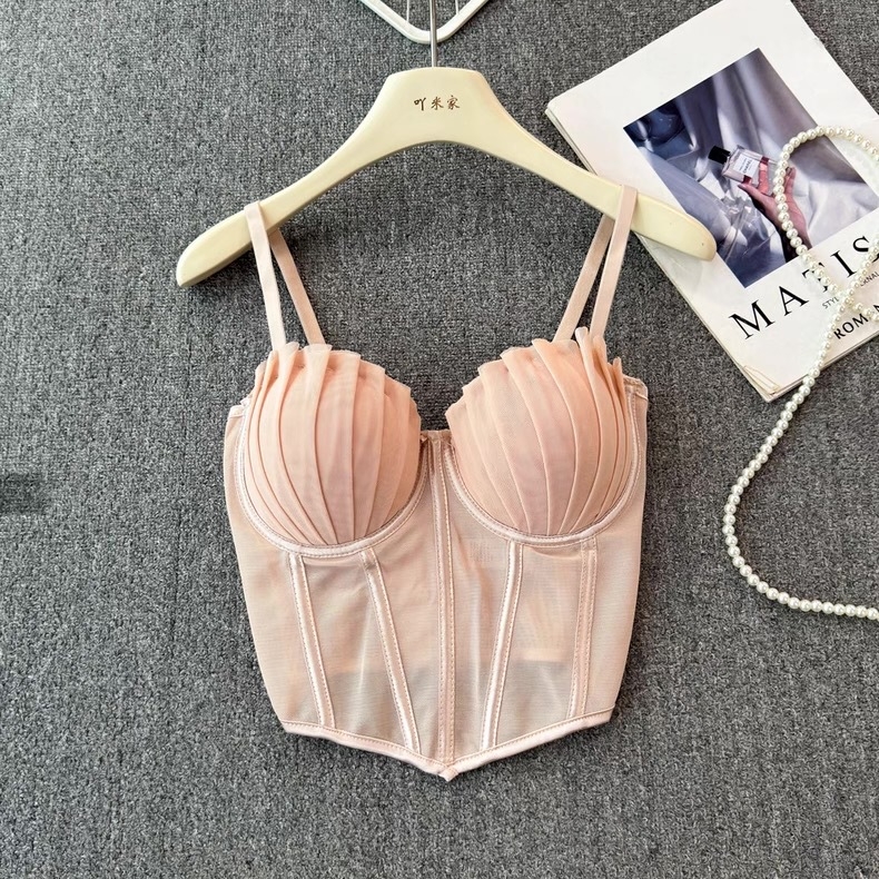 Камизола от нейлон, 70–80% съдържание на нейлон, презрамков дизайн, секси стил, ниско деколте