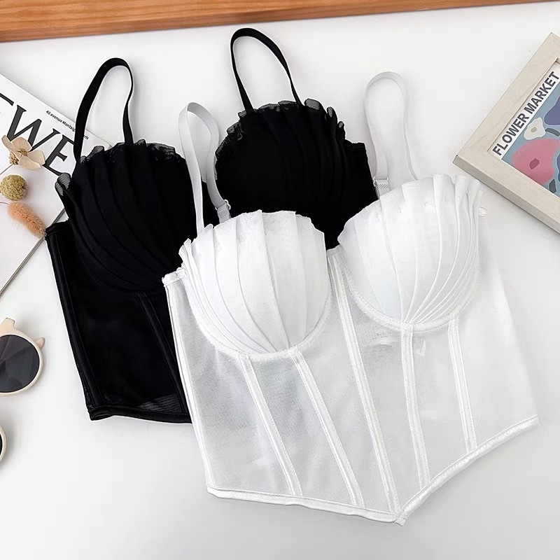 Камизола от нейлон, 70–80% съдържание на нейлон, презрамков дизайн, секси стил, ниско деколте