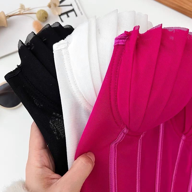 Камизола от нейлон, 70–80% съдържание на нейлон, презрамков дизайн, секси стил, ниско деколте