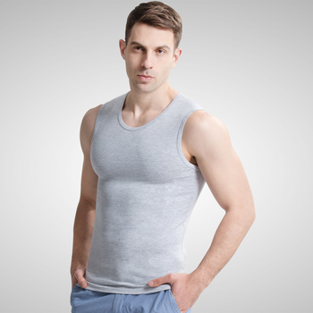 Férfi ujjatlan mellény széles vállal, pamut-Lycra 95% pamut, szövetsűrűség 161–180 g/m², kerek nyakú, egyszerű stílus