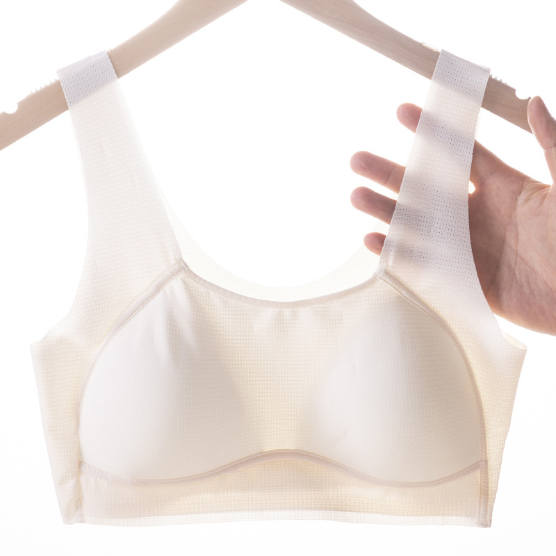 Tinédzser lányoknak szánt sportmelltartó, 12–15 éveseknek, 3/4 kosár, vékony formázott kosár, külső anyag nylon ice silk, belső réteg mulberry silk <30%, rögzített dupla vállpántok, lélegző hátsó rész, izzadság-elnyelés, oldalsó formázás